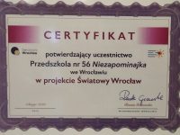 certyfikat potwierdzający uczestnictwo Przedszkola nr 56 Niezapominajka wwe Wrocławiu w projakcie Światowy Wrocław 2020